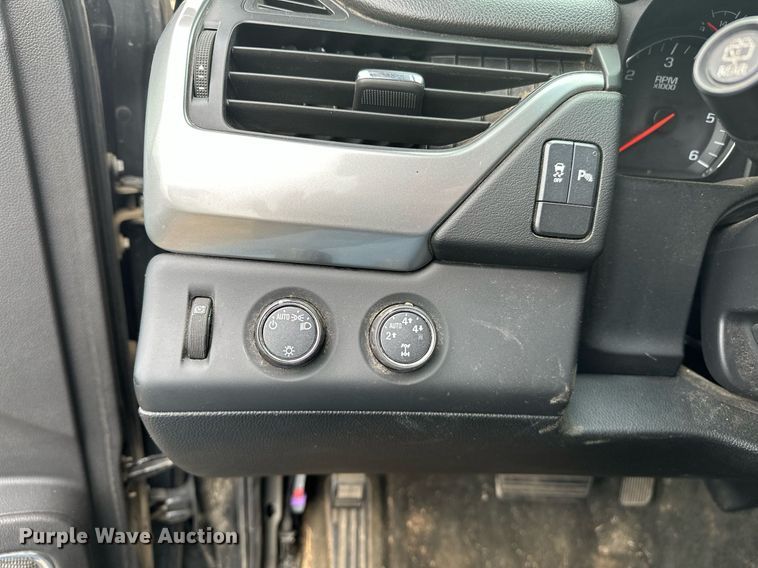 image for item NQ9301 2015 Chevrolet Tahoe Police  SUV