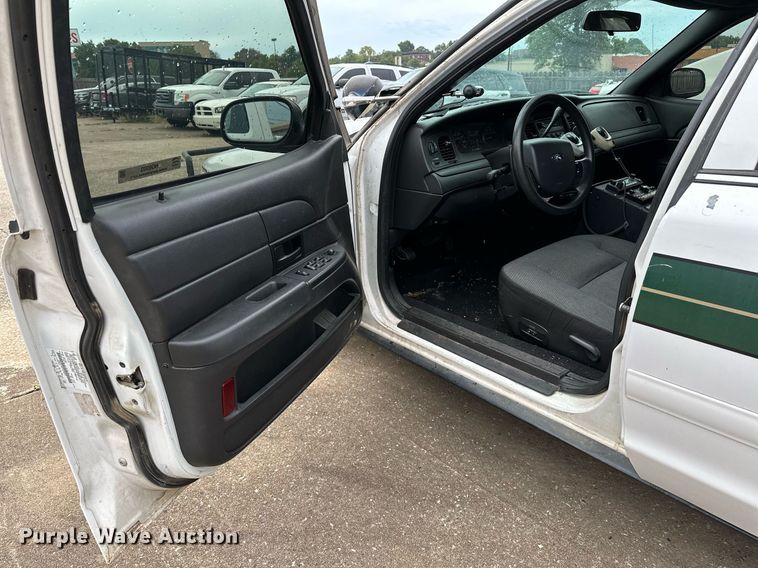 image for item NQ9303 2007 Ford Crown Victoria Police Interceptor