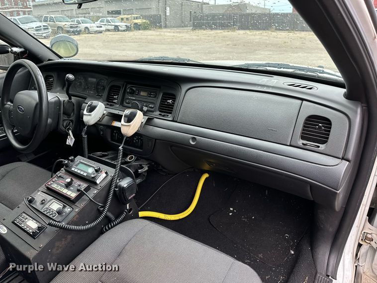 image for item NQ9303 2007 Ford Crown Victoria Police Interceptor