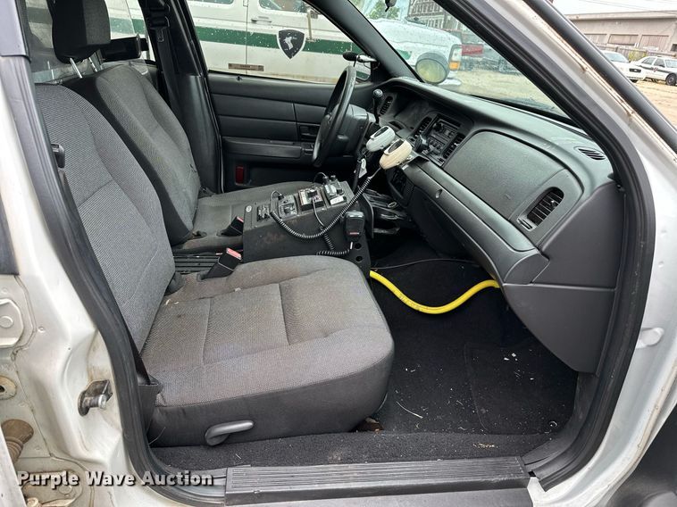 image for item NQ9303 2007 Ford Crown Victoria Police Interceptor