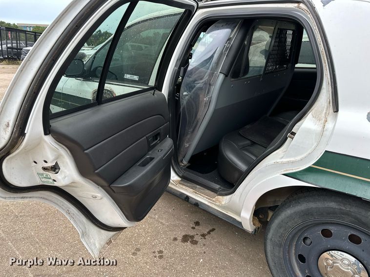 image for item NQ9303 2007 Ford Crown Victoria Police Interceptor