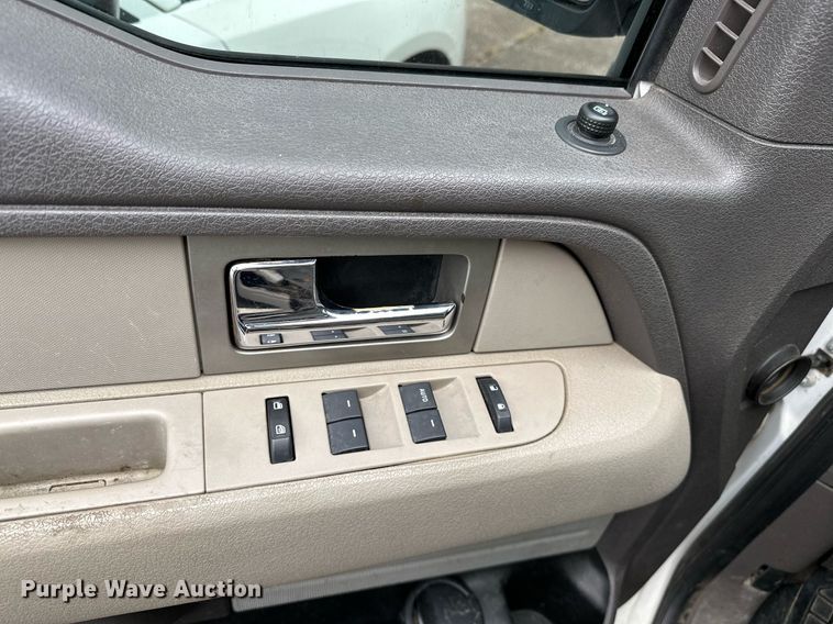 image for item NQ9305 2010 Ford F150  SuperCrew pickup truck