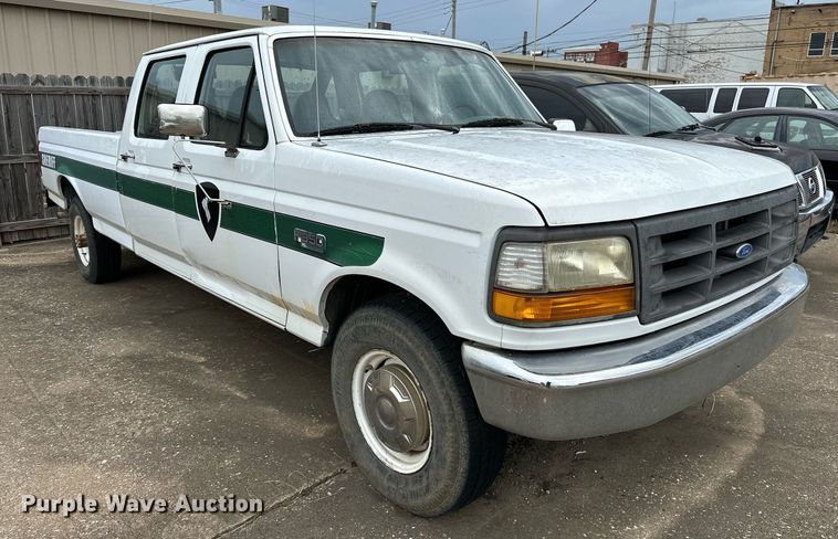 image for item NQ9307 1997 Ford F350  Crew Cab pickup truck