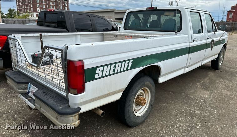 image for item NQ9307 1997 Ford F350  Crew Cab pickup truck