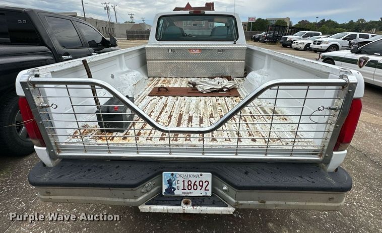 image for item NQ9307 1997 Ford F350  Crew Cab pickup truck