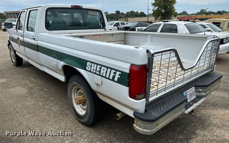 image for item NQ9307 1997 Ford F350  Crew Cab pickup truck