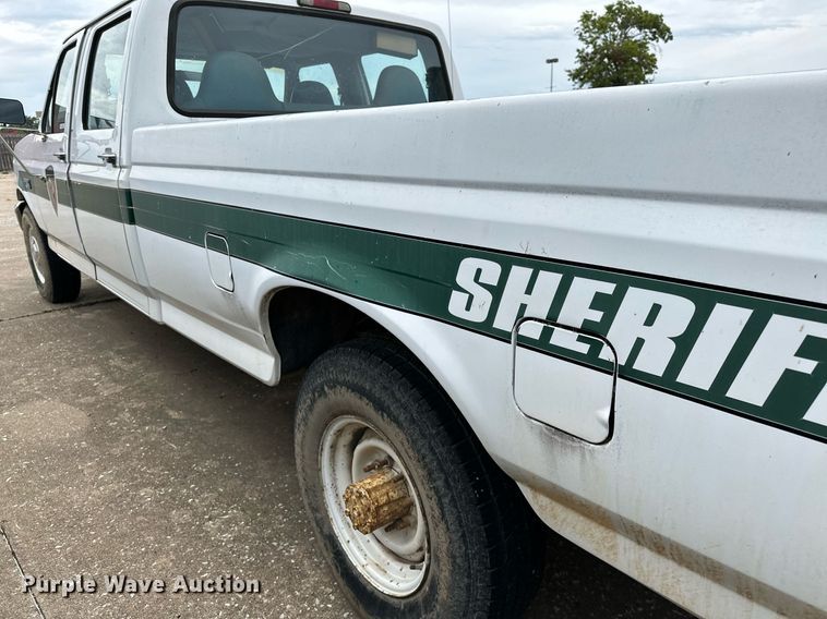 image for item NQ9307 1997 Ford F350  Crew Cab pickup truck