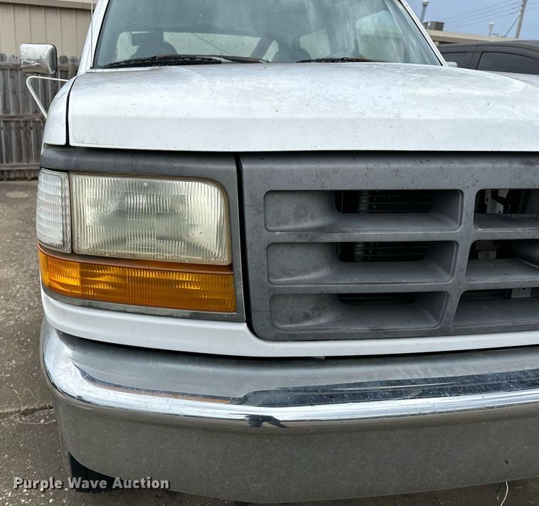 image for item NQ9307 1997 Ford F350  Crew Cab pickup truck