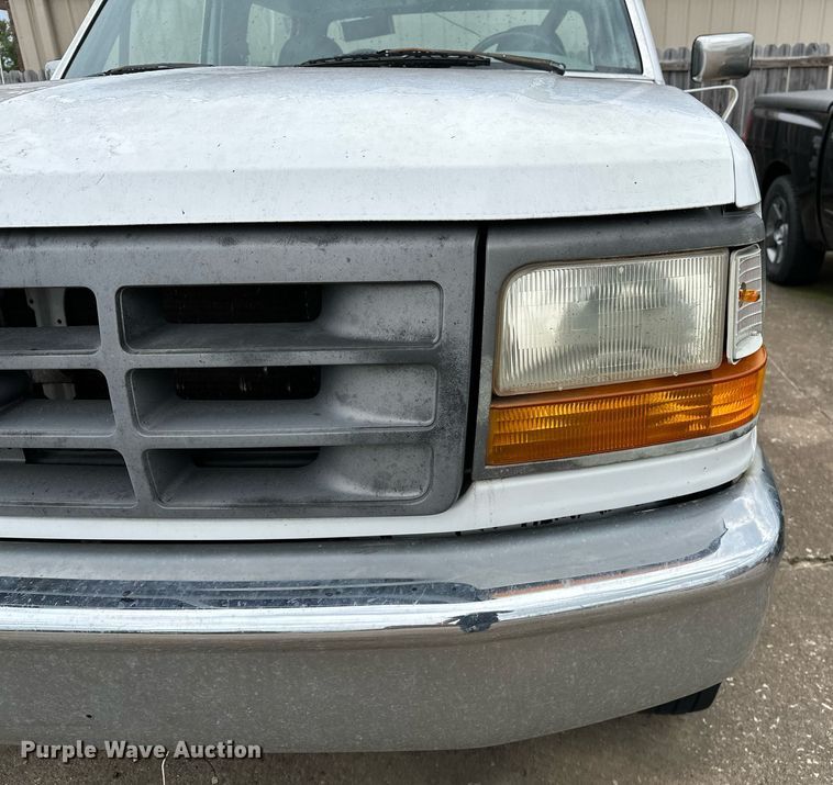 image for item NQ9307 1997 Ford F350  Crew Cab pickup truck