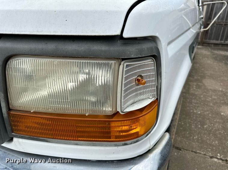 image for item NQ9307 1997 Ford F350  Crew Cab pickup truck