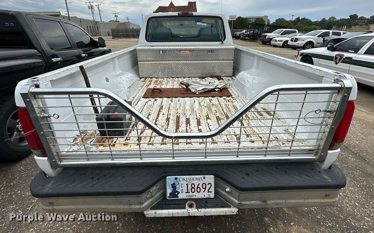 image for item NQ9307 1997 Ford F350  Crew Cab pickup truck