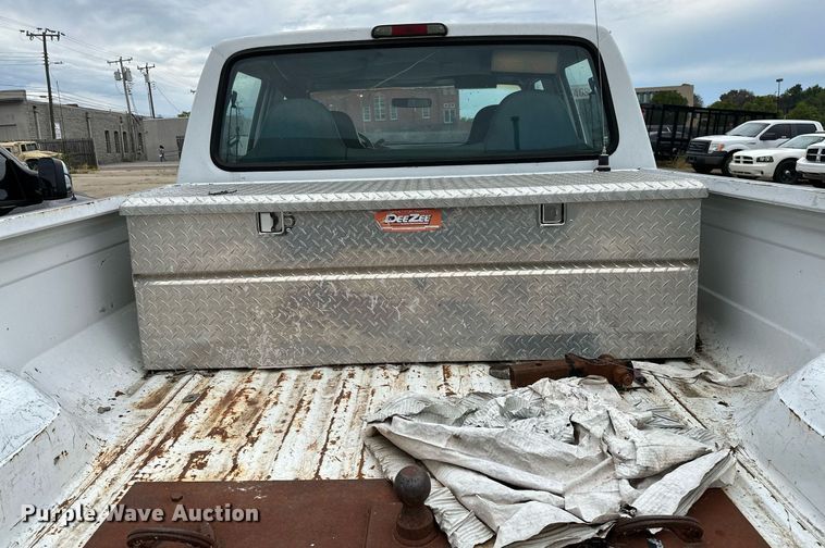 image for item NQ9307 1997 Ford F350  Crew Cab pickup truck