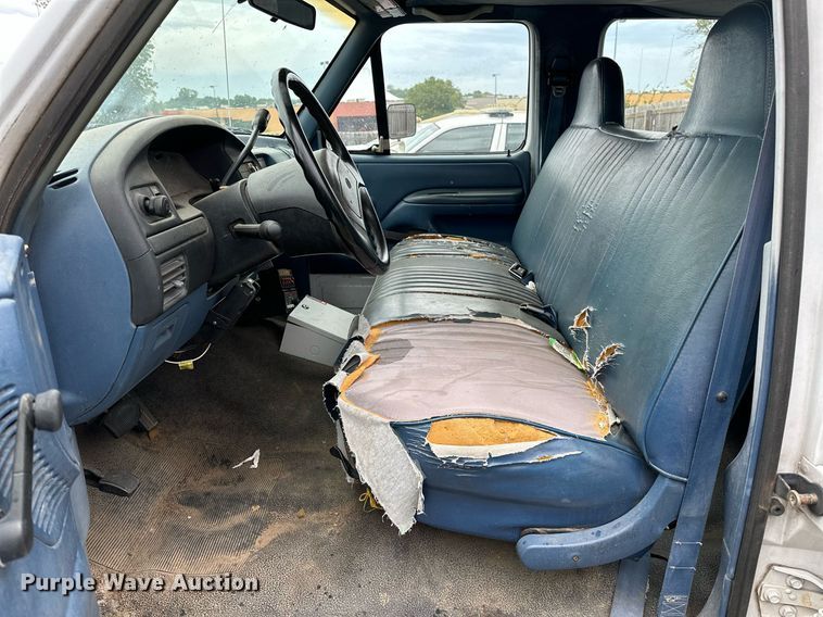 image for item NQ9307 1997 Ford F350  Crew Cab pickup truck