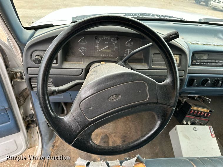 image for item NQ9307 1997 Ford F350  Crew Cab pickup truck