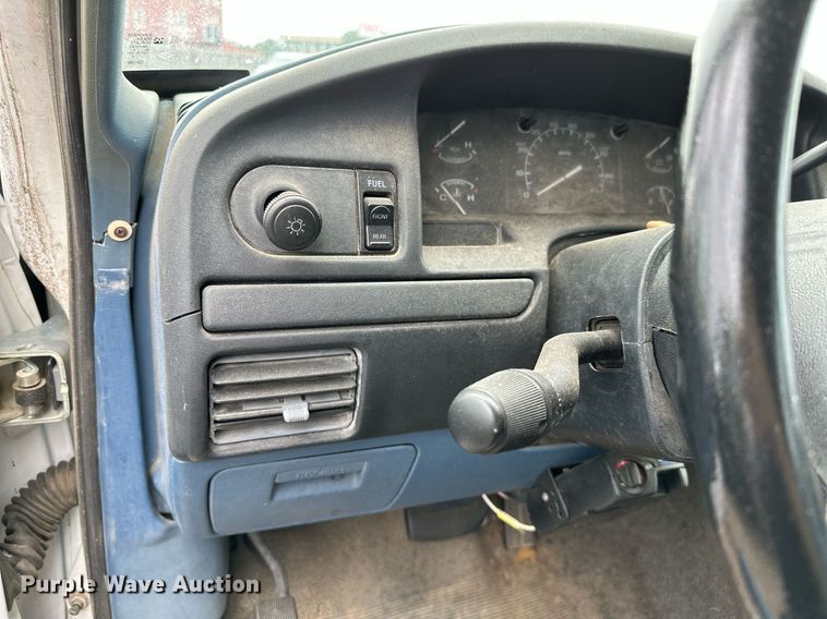 image for item NQ9307 1997 Ford F350  Crew Cab pickup truck