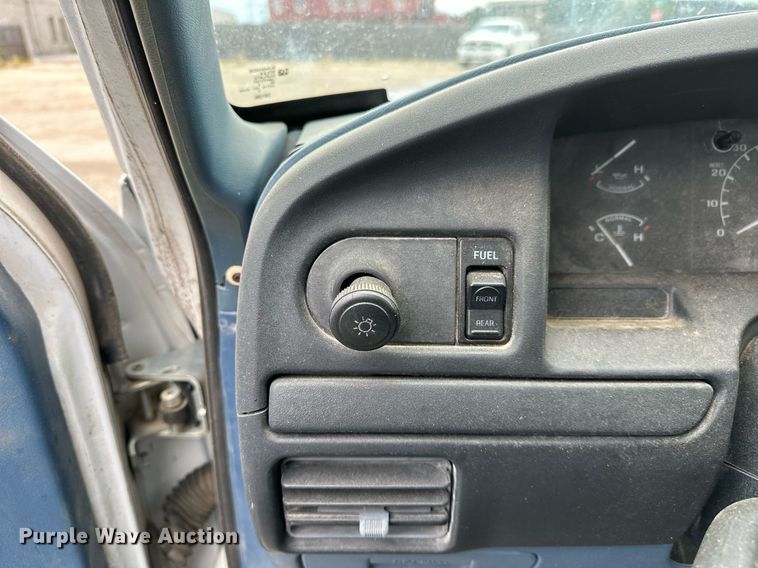 image for item NQ9307 1997 Ford F350  Crew Cab pickup truck