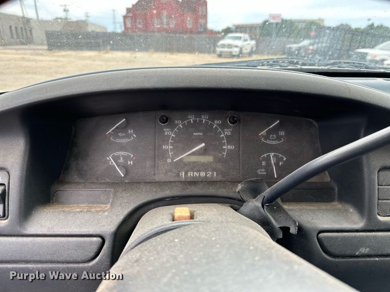 image for item NQ9307 1997 Ford F350  Crew Cab pickup truck