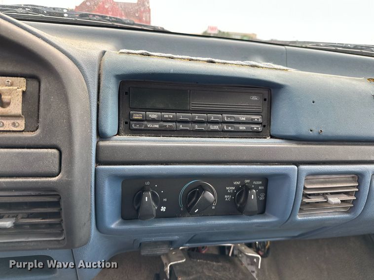 image for item NQ9307 1997 Ford F350  Crew Cab pickup truck