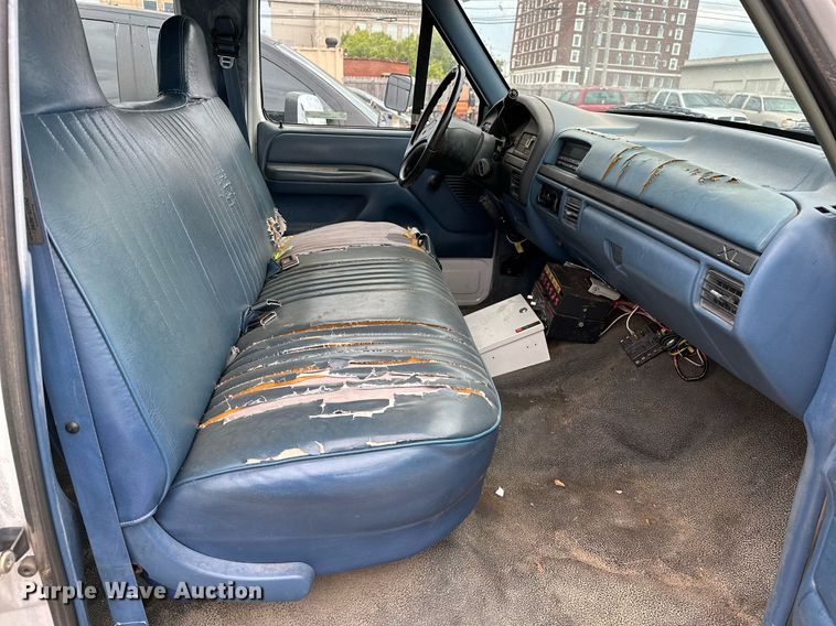 image for item NQ9307 1997 Ford F350  Crew Cab pickup truck