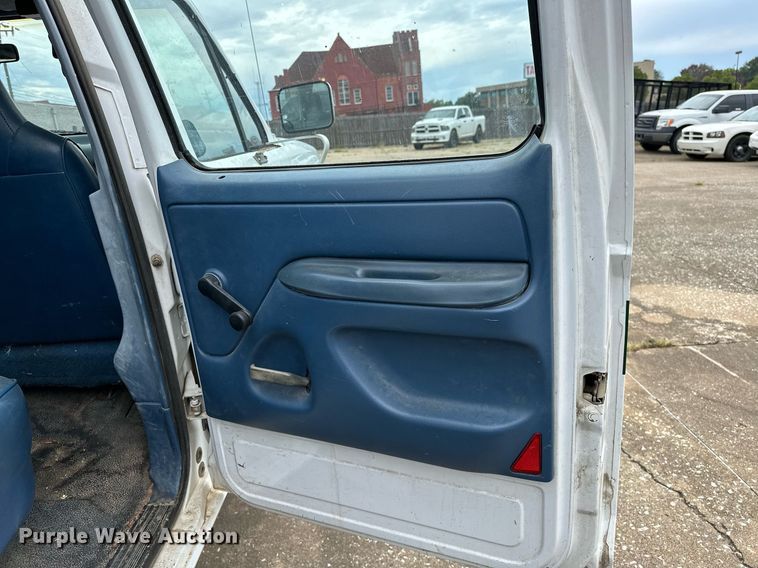 image for item NQ9307 1997 Ford F350  Crew Cab pickup truck