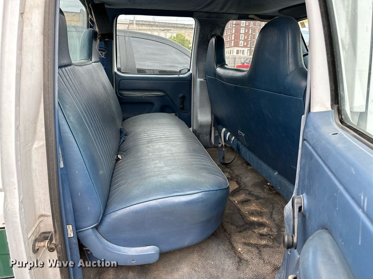 image for item NQ9307 1997 Ford F350  Crew Cab pickup truck