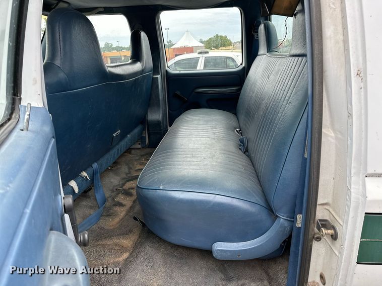 image for item NQ9307 1997 Ford F350  Crew Cab pickup truck