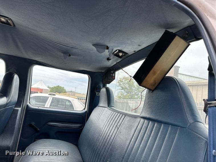 image for item NQ9307 1997 Ford F350  Crew Cab pickup truck