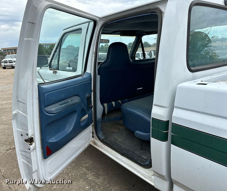 image for item NQ9307 1997 Ford F350  Crew Cab pickup truck