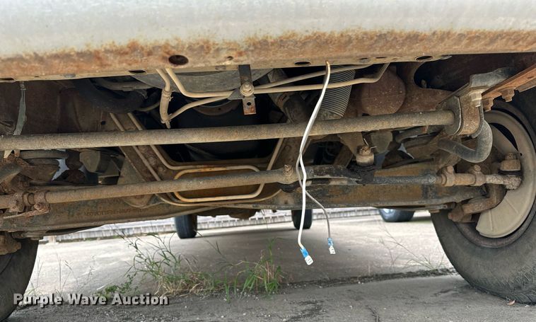 image for item NQ9307 1997 Ford F350  Crew Cab pickup truck