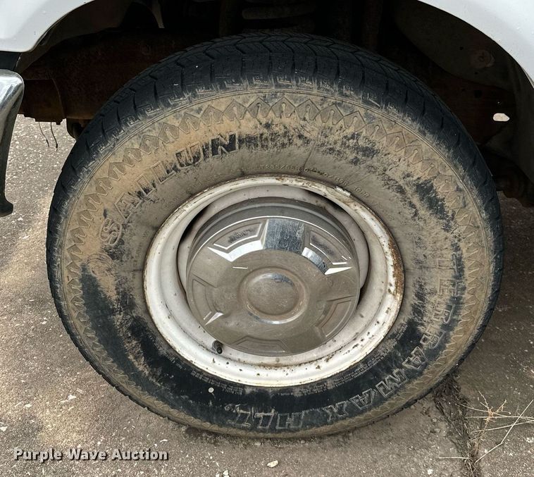 image for item NQ9307 1997 Ford F350  Crew Cab pickup truck