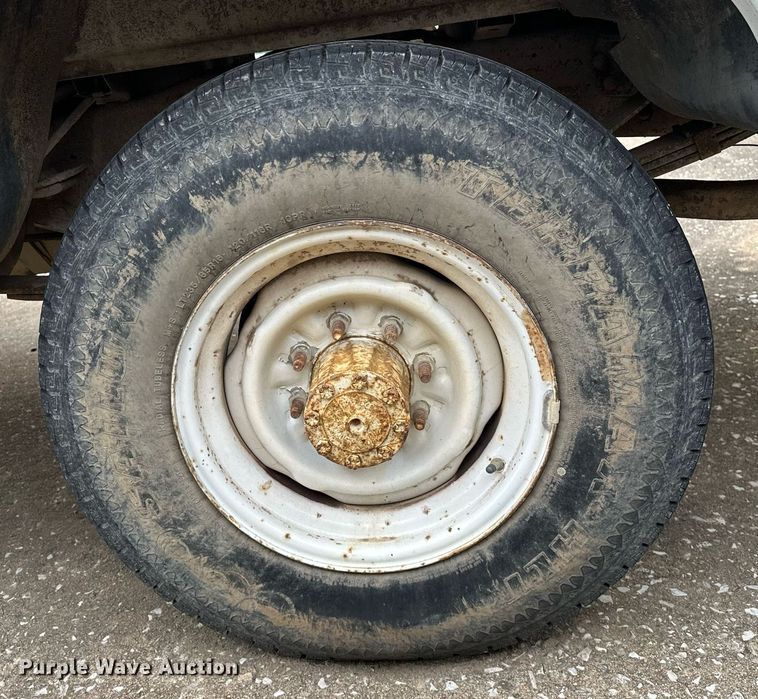 image for item NQ9307 1997 Ford F350  Crew Cab pickup truck