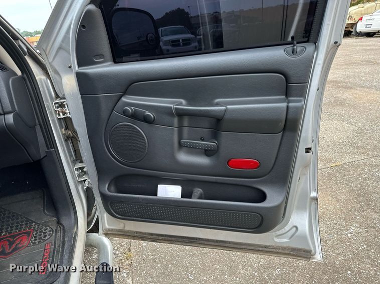 image for item NQ9309 2004 Dodge Ram 1500  Quad Cab pickup truck