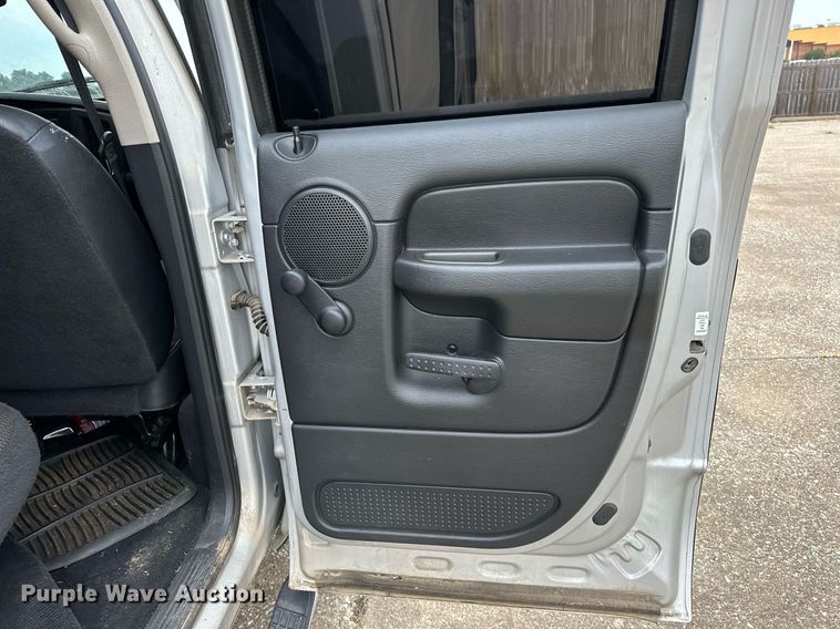 image for item NQ9309 2004 Dodge Ram 1500  Quad Cab pickup truck