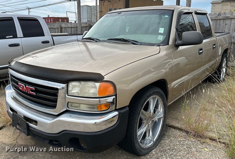 image for item NQ9310 2005 GMC Sierra 1500  Crew Cab pickup truck