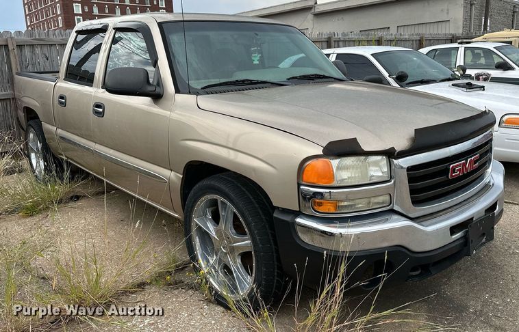 image for item NQ9310 2005 GMC Sierra 1500  Crew Cab pickup truck