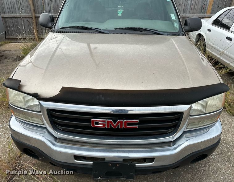 image for item NQ9310 2005 GMC Sierra 1500  Crew Cab pickup truck