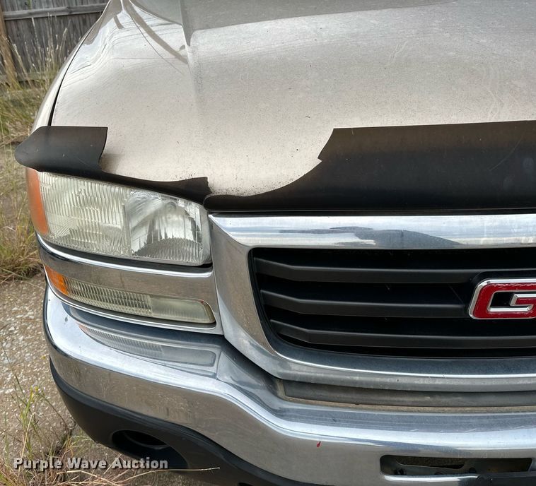 image for item NQ9310 2005 GMC Sierra 1500  Crew Cab pickup truck