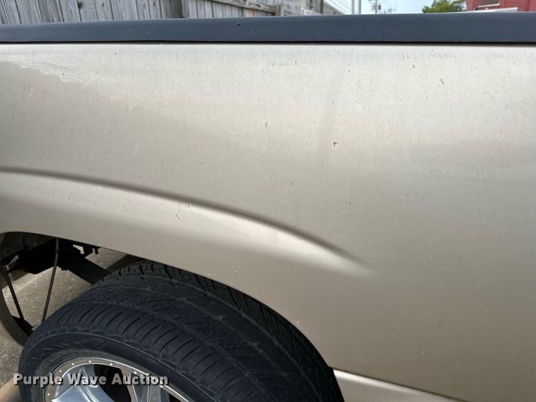 image for item NQ9310 2005 GMC Sierra 1500  Crew Cab pickup truck