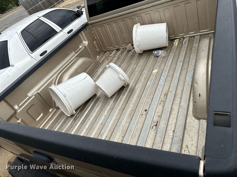 image for item NQ9310 2005 GMC Sierra 1500  Crew Cab pickup truck