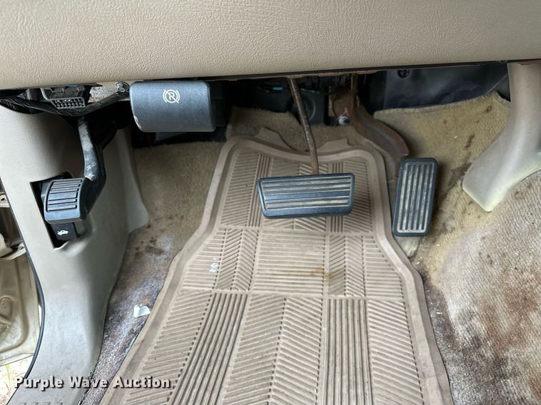 image for item NQ9310 2005 GMC Sierra 1500  Crew Cab pickup truck