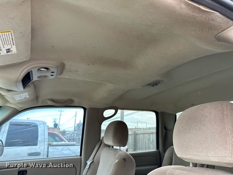 image for item NQ9310 2005 GMC Sierra 1500  Crew Cab pickup truck