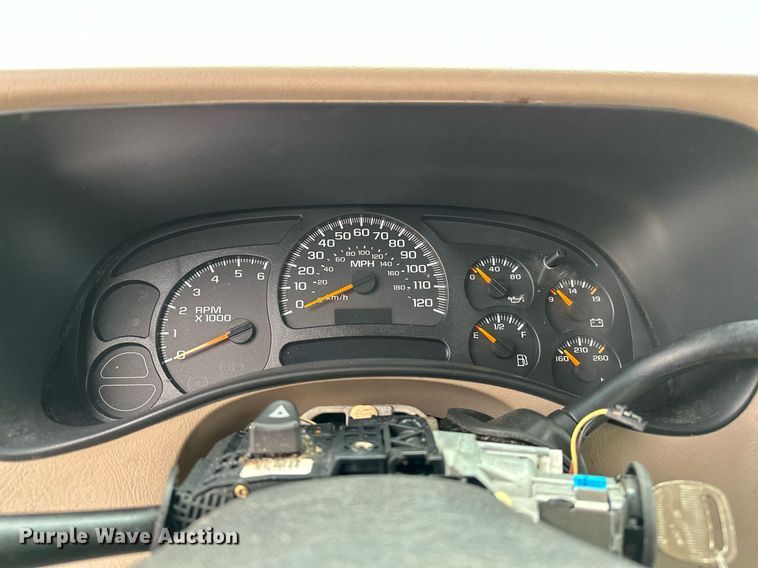 image for item NQ9310 2005 GMC Sierra 1500  Crew Cab pickup truck