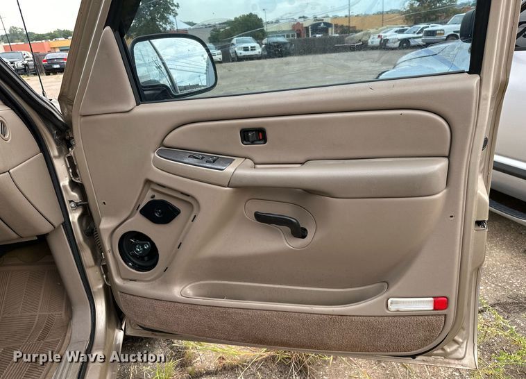 image for item NQ9310 2005 GMC Sierra 1500  Crew Cab pickup truck