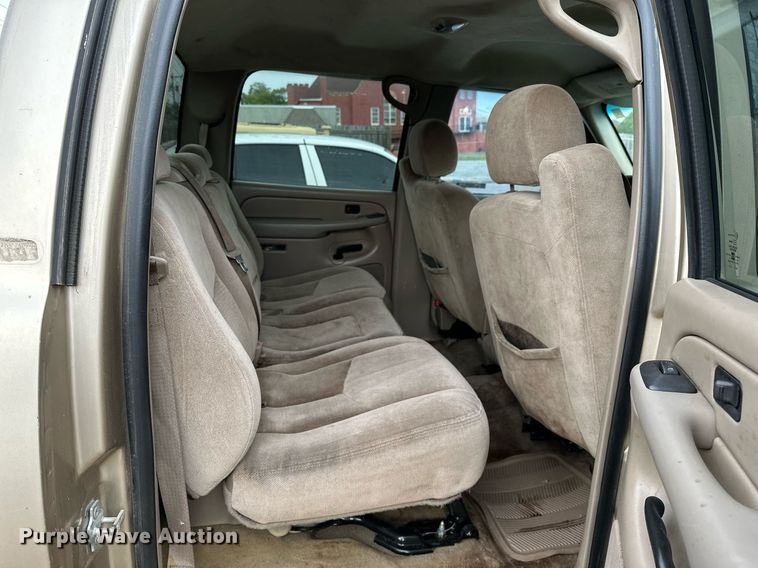 image for item NQ9310 2005 GMC Sierra 1500  Crew Cab pickup truck