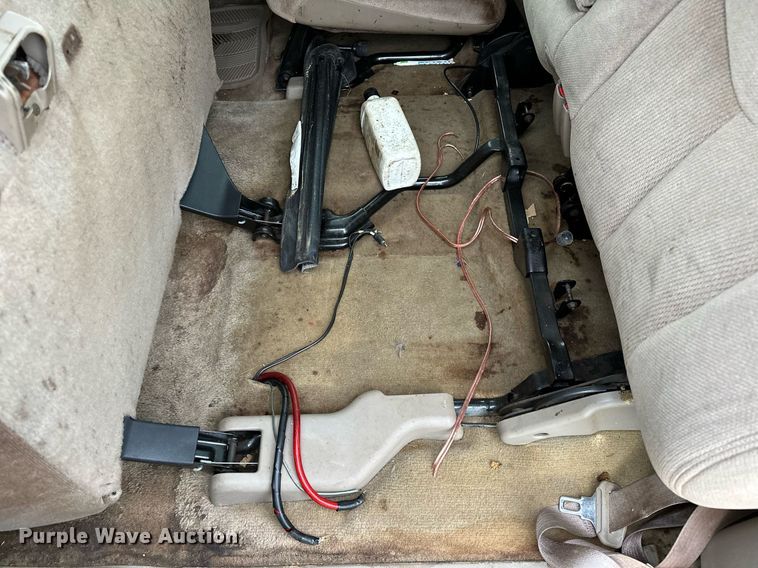 image for item NQ9310 2005 GMC Sierra 1500  Crew Cab pickup truck