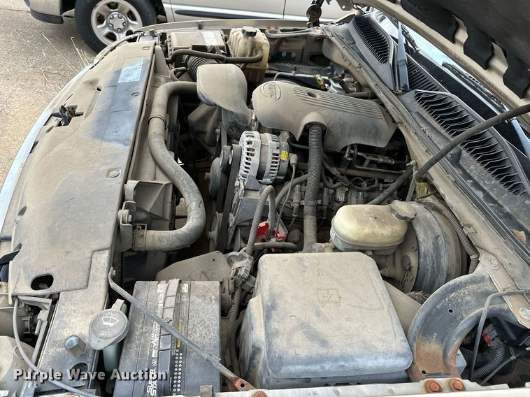 image for item NQ9310 2005 GMC Sierra 1500  Crew Cab pickup truck