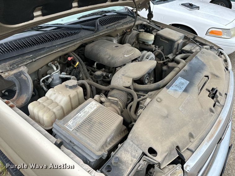 image for item NQ9310 2005 GMC Sierra 1500  Crew Cab pickup truck