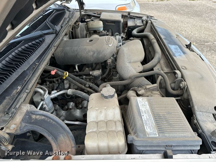 image for item NQ9310 2005 GMC Sierra 1500  Crew Cab pickup truck