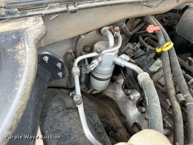 image for item NQ9310 2005 GMC Sierra 1500  Crew Cab pickup truck