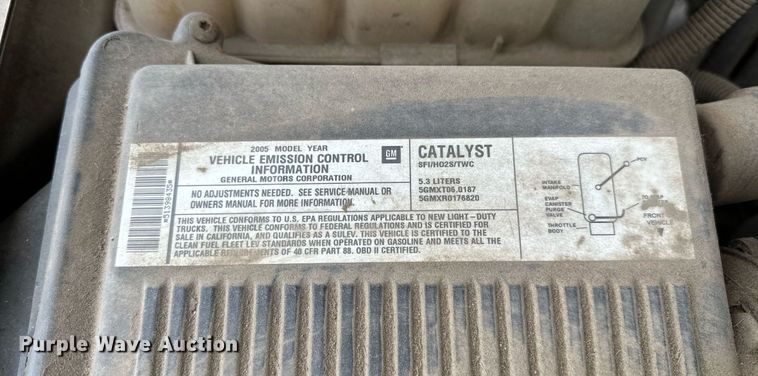 image for item NQ9310 2005 GMC Sierra 1500  Crew Cab pickup truck